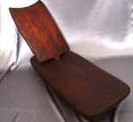 Chaise_basse_en_bois_dur.jpg (164591 octets)